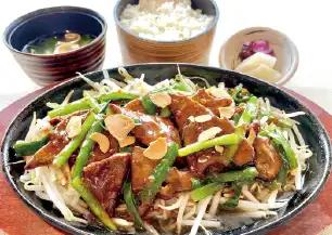 レバニラ鉄板焼き