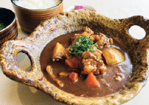 牛すじデミ味噌煮込み